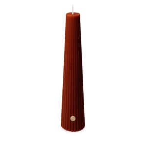 Ribbed obelisk candle bordeaux